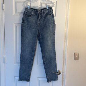 Madewell Curvy Perfect Vintage Straight Leg Jean in medium wash